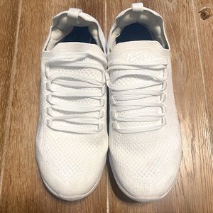 APL Breeze tennis shoes